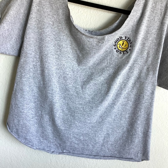 SUMMER CLOSEOUT ☀️ \Good Vibes Only Crop Cut T-Shirt - Picture 5 of 11